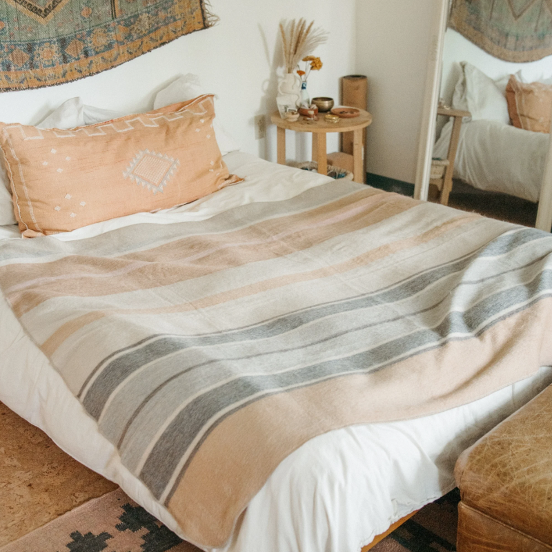 Load image into Gallery viewer, Alpaca Blend Double Blanket in Tumbleweed
