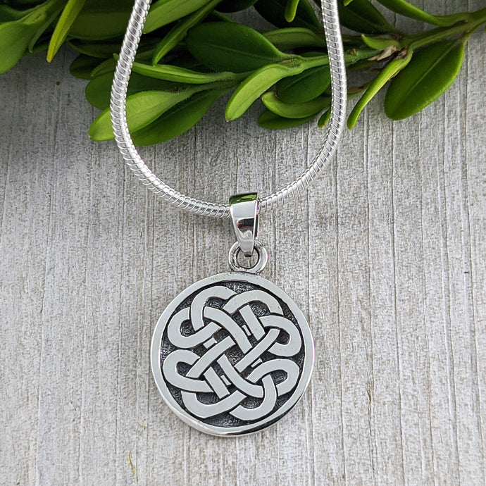 Never Ending Knot Disc Necklace in Sterling Silver