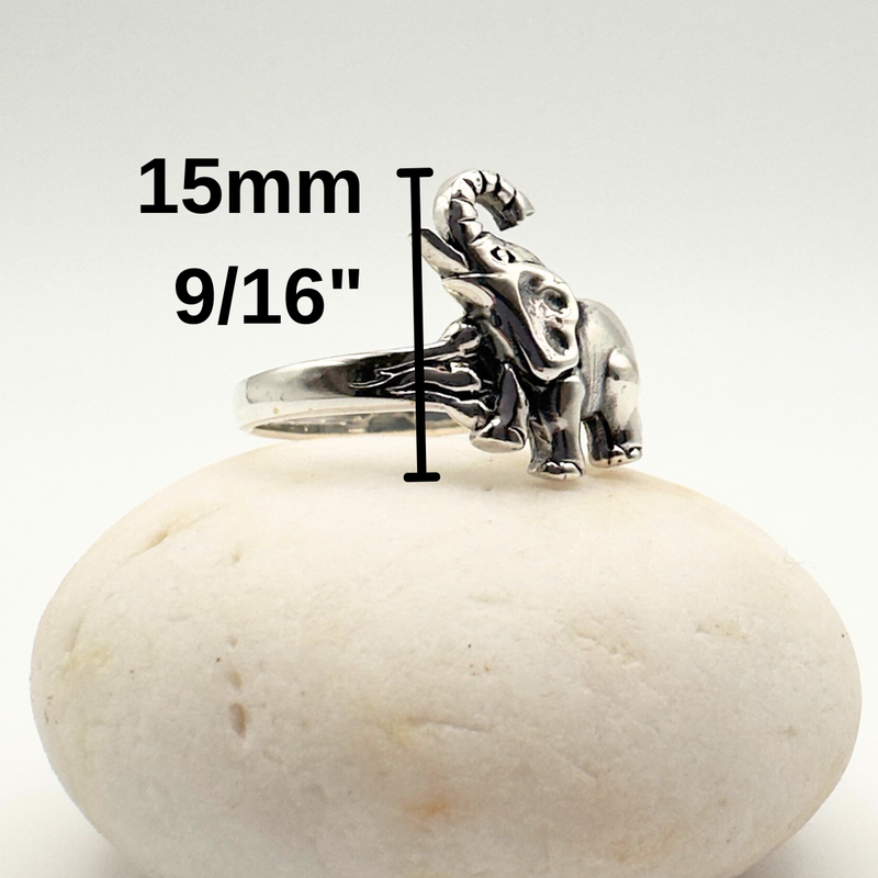 Load image into Gallery viewer, Silver ring with measurement details on a white stone
