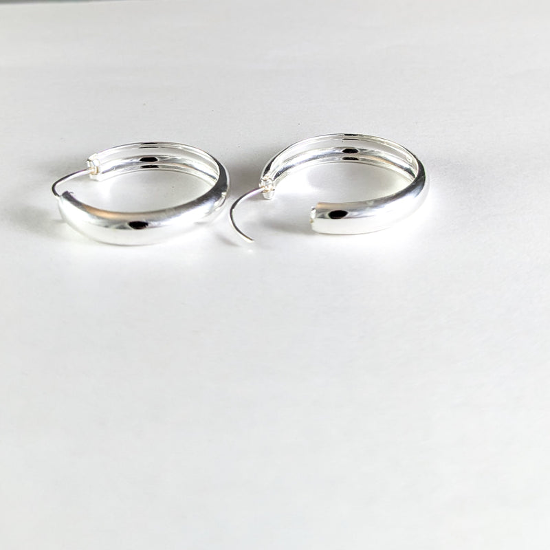 Load image into Gallery viewer, Hollow Curve Hoop Earrings in Sterling Silver (30mm)
