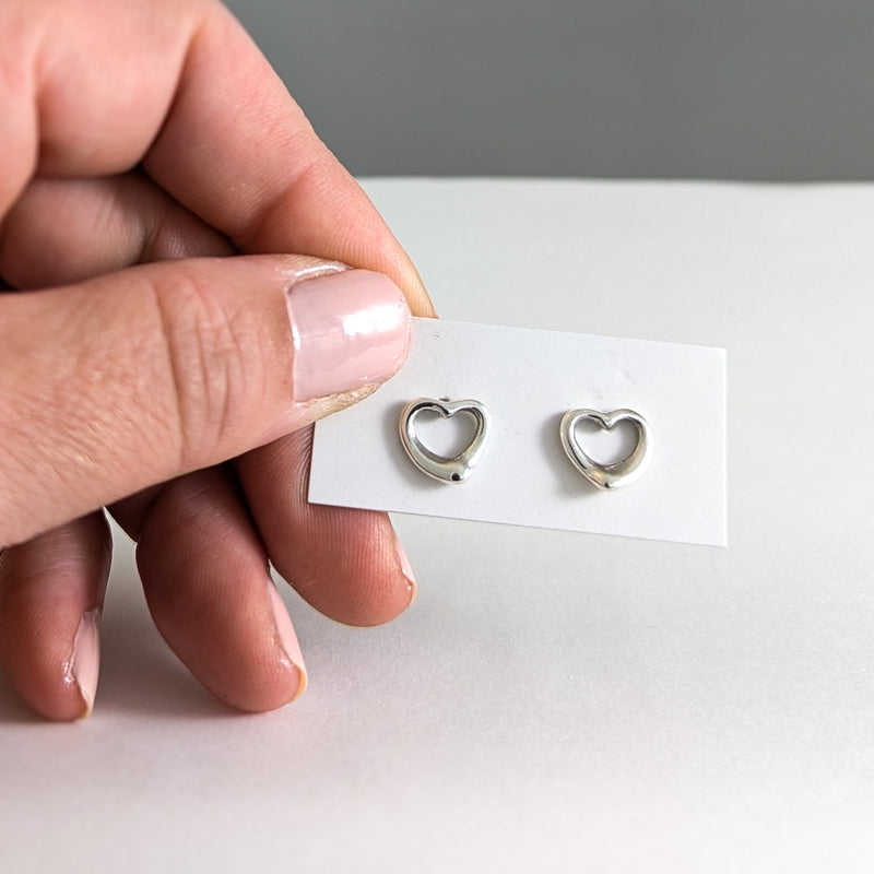 Load image into Gallery viewer, An Open Heart Stud Earrings in Sterling Silver
