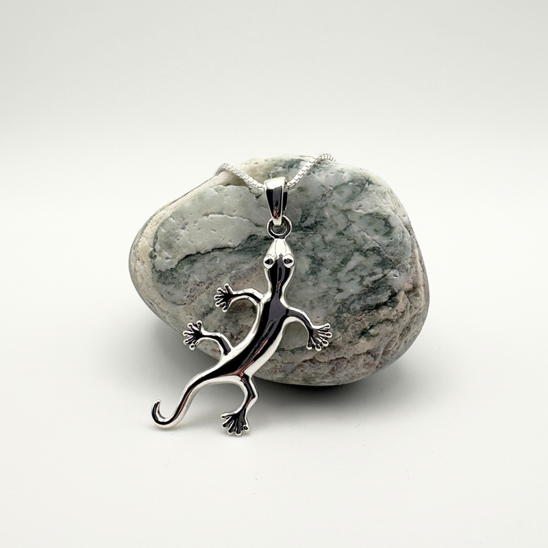 Load image into Gallery viewer, Silver lizard pendant on a white background
