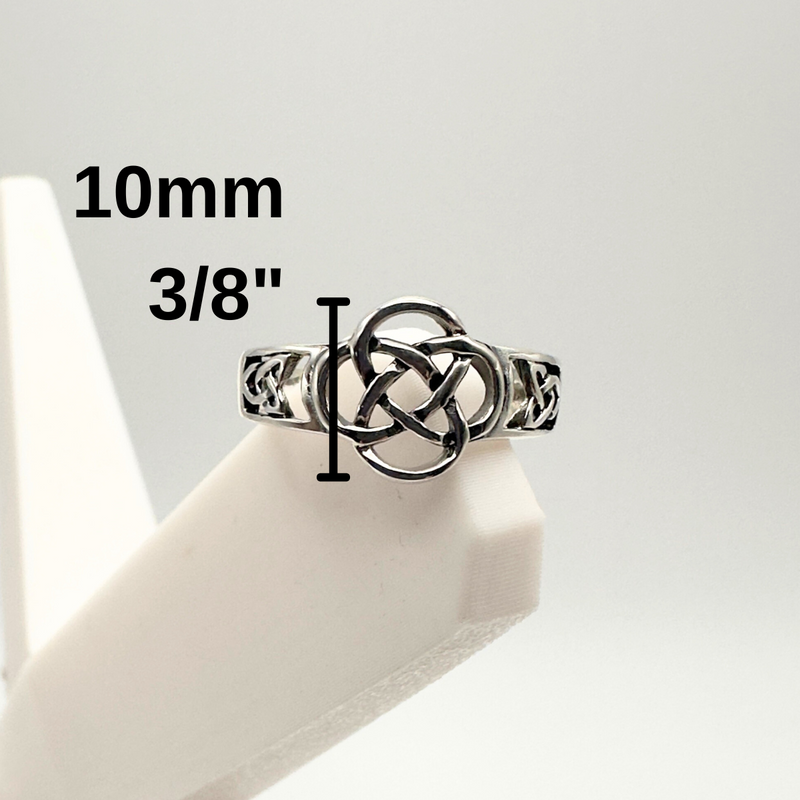Load image into Gallery viewer, Silver ring with Celtic knot design on a white stand, showing size measurement.
