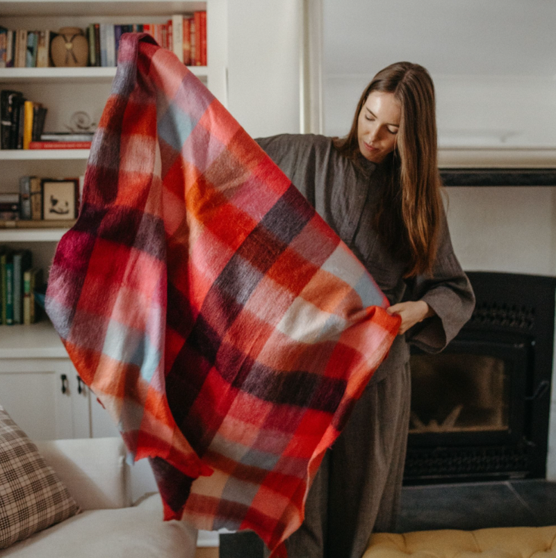 Load image into Gallery viewer, Alpaca Blend Throw in Hot Check
