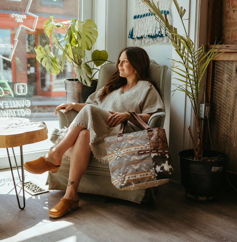 Load image into Gallery viewer, Aurora Tote Bag
