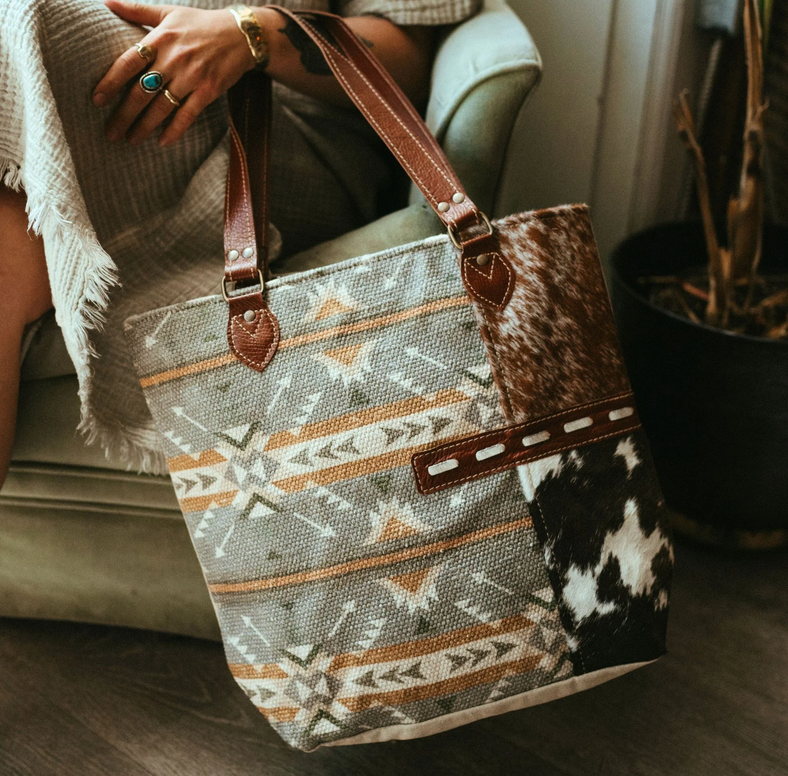 Load image into Gallery viewer, Aurora Tote Bag
