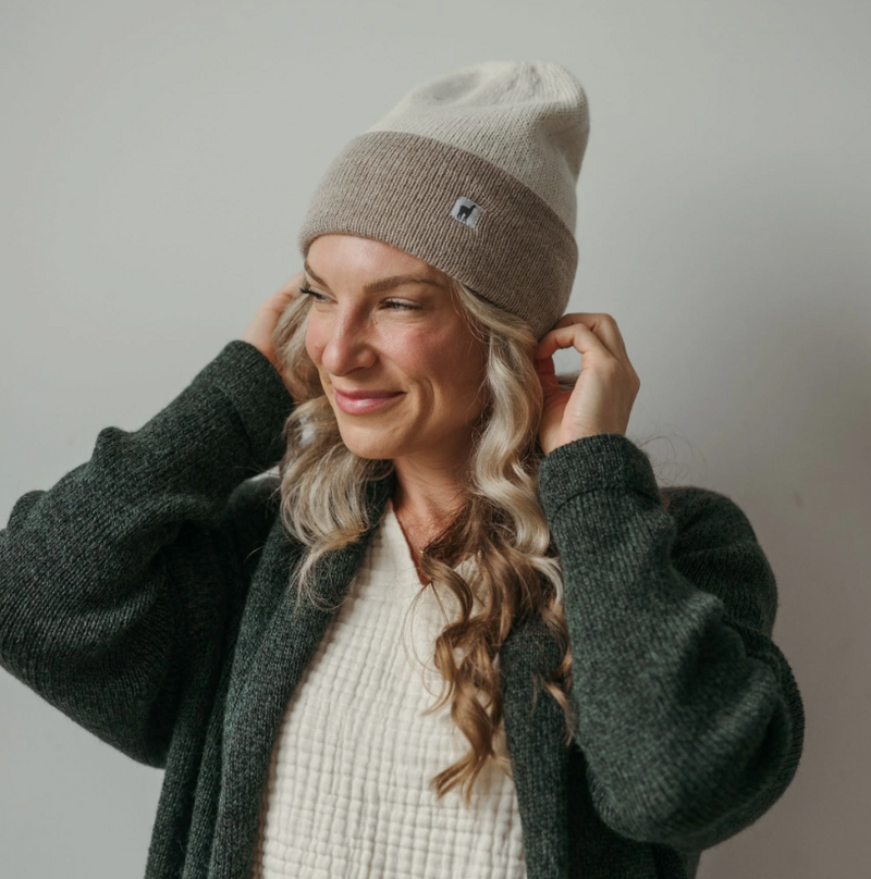 Load image into Gallery viewer, Alpaca Reversible Toque in White/Beige
