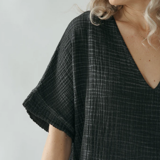 Crinkle V Neck Top in Black, One-Size