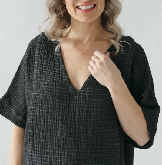 Crinkle V Neck Top in Black, One-Size