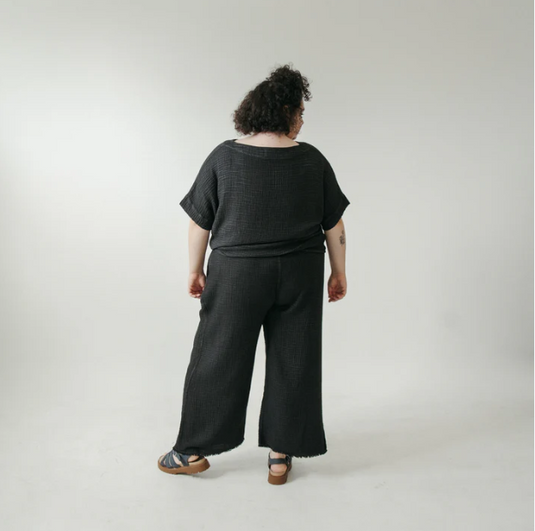 Crinkle Boat Top in Black, One Size in Plus