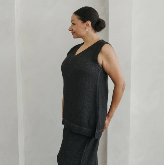 Crinkle Cotton Tunic Top in Black