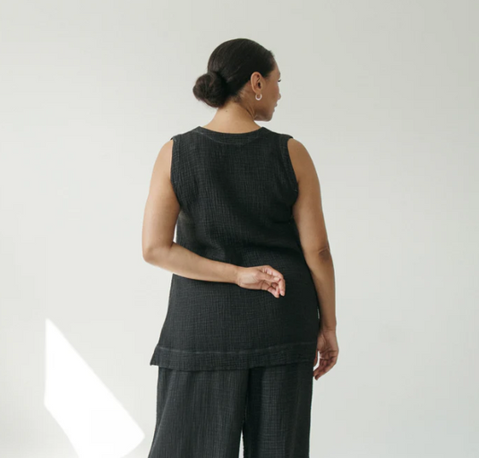 Crinkle Cotton Tunic Top in Black