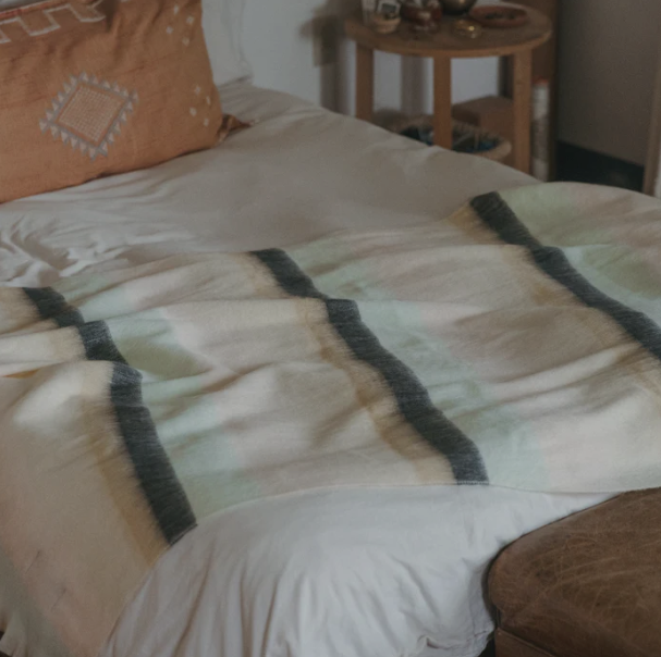 Load image into Gallery viewer, Alpaca Blend Throw in Union Mood
