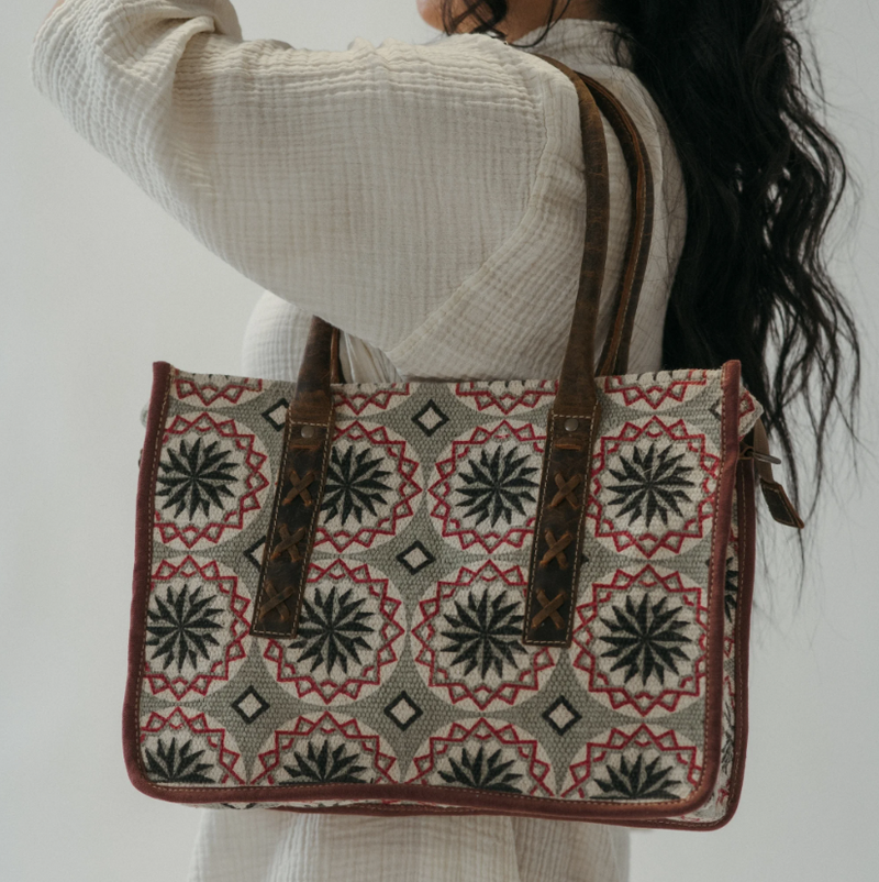 Load image into Gallery viewer, Jasmine Messenger Bag
