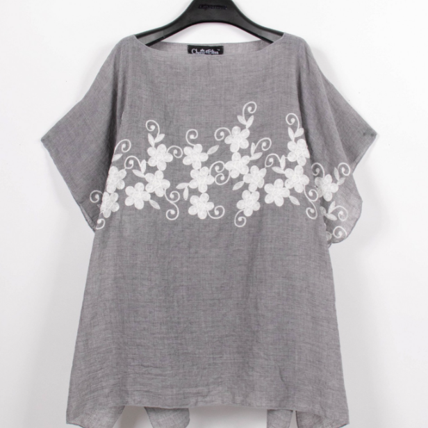 Load image into Gallery viewer, Flowy Summer Top in Grey with White Flower Rose Stitching
