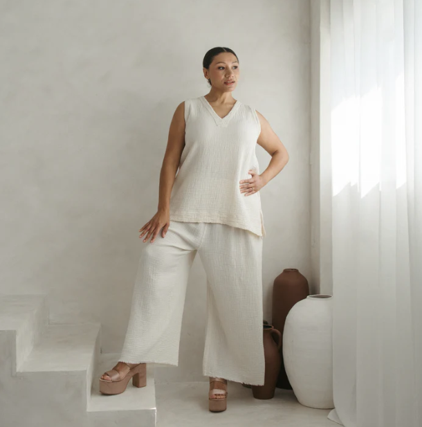 Load image into Gallery viewer, Crinkle Cotton Tunic Top in Cream

