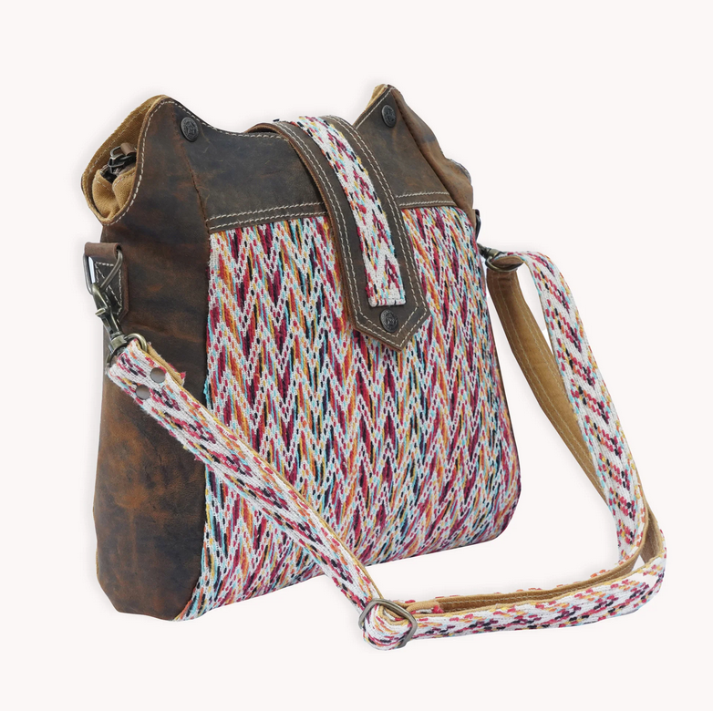 Load image into Gallery viewer, Vale Shoulder Bag
