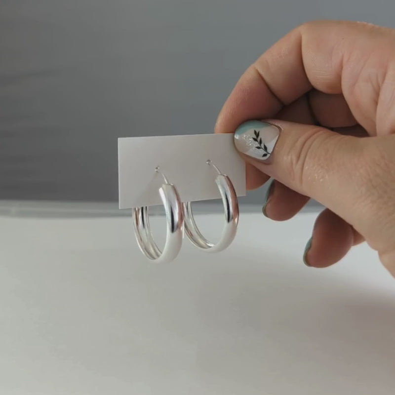 Load and play video in Gallery viewer, Hollow Curve Hoop Earrings in Sterling Silver (30mm)
