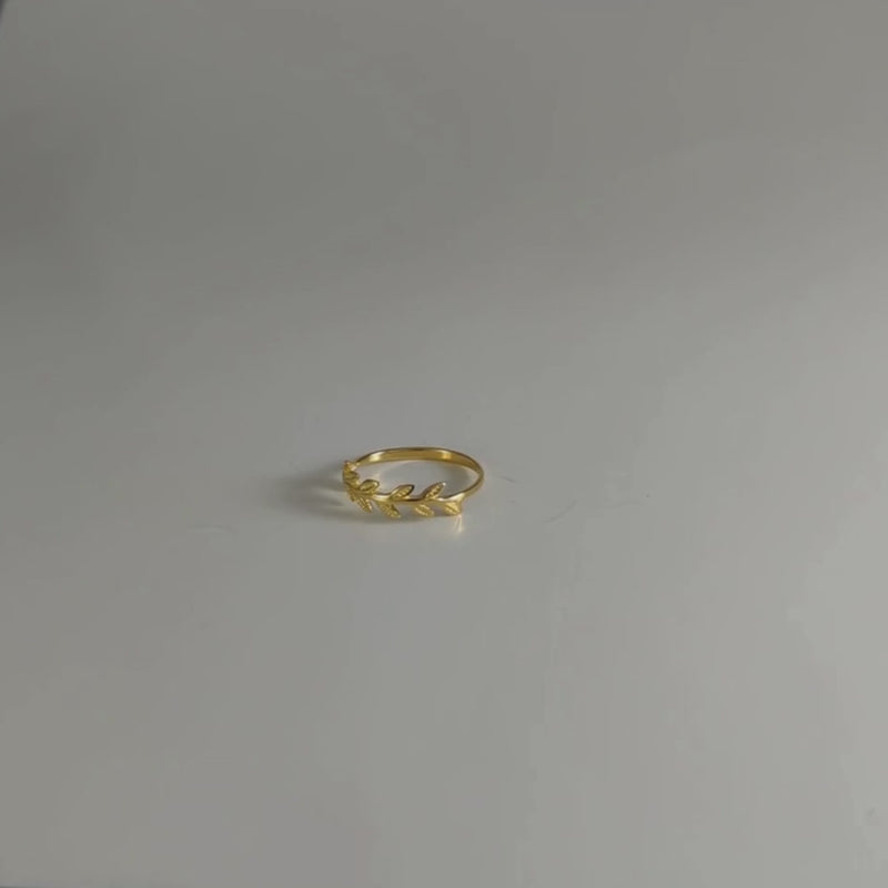 Load and play video in Gallery viewer, Vine Wrap Ring in Gold Plated Sterling Silver

