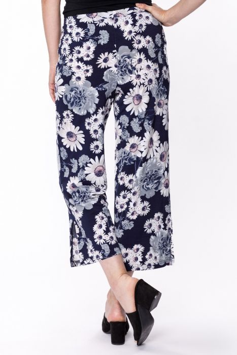 Load image into Gallery viewer, Stretch Waist Capri in Daisy
