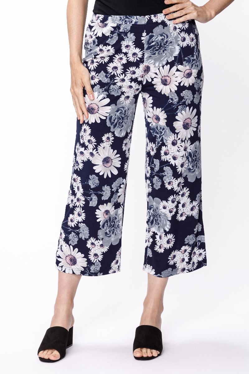 Load image into Gallery viewer, Stretch Waist Capri in Daisy
