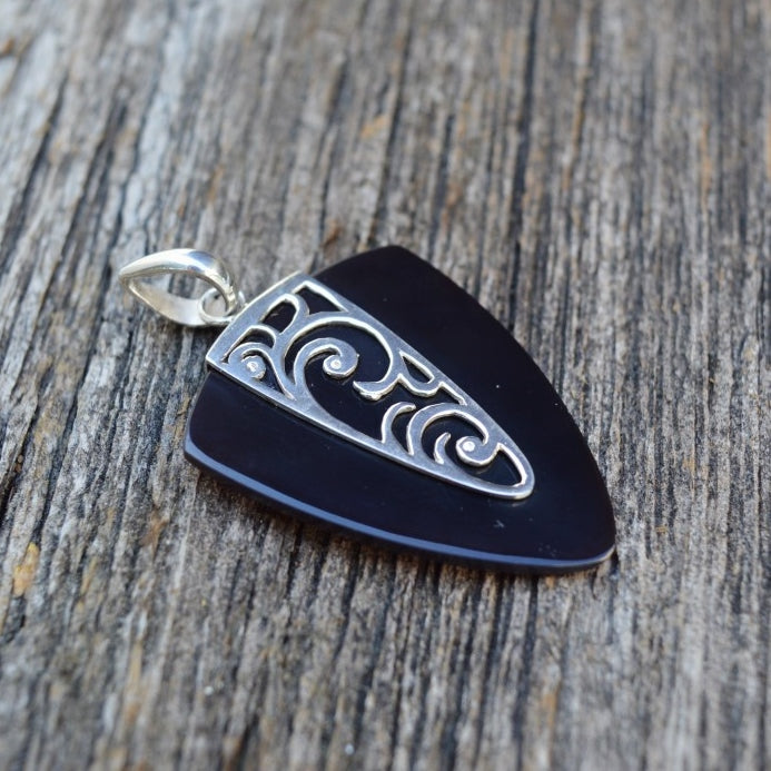 Load image into Gallery viewer, Black Shell Pendant w Sterling Silver Waves
