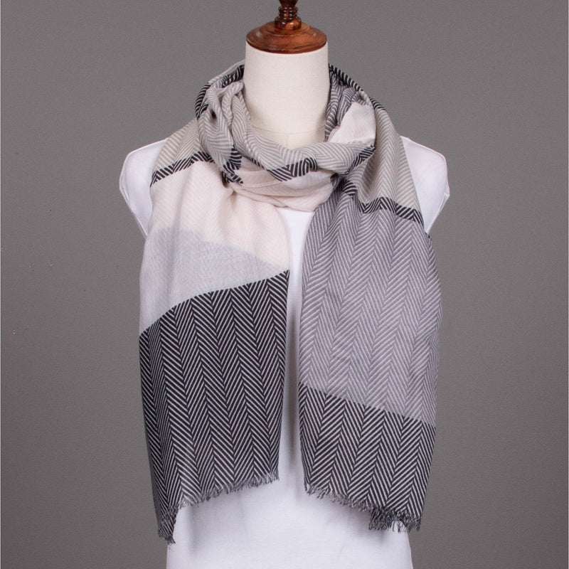 Load image into Gallery viewer, Linear Pattern Fashion Scarf
